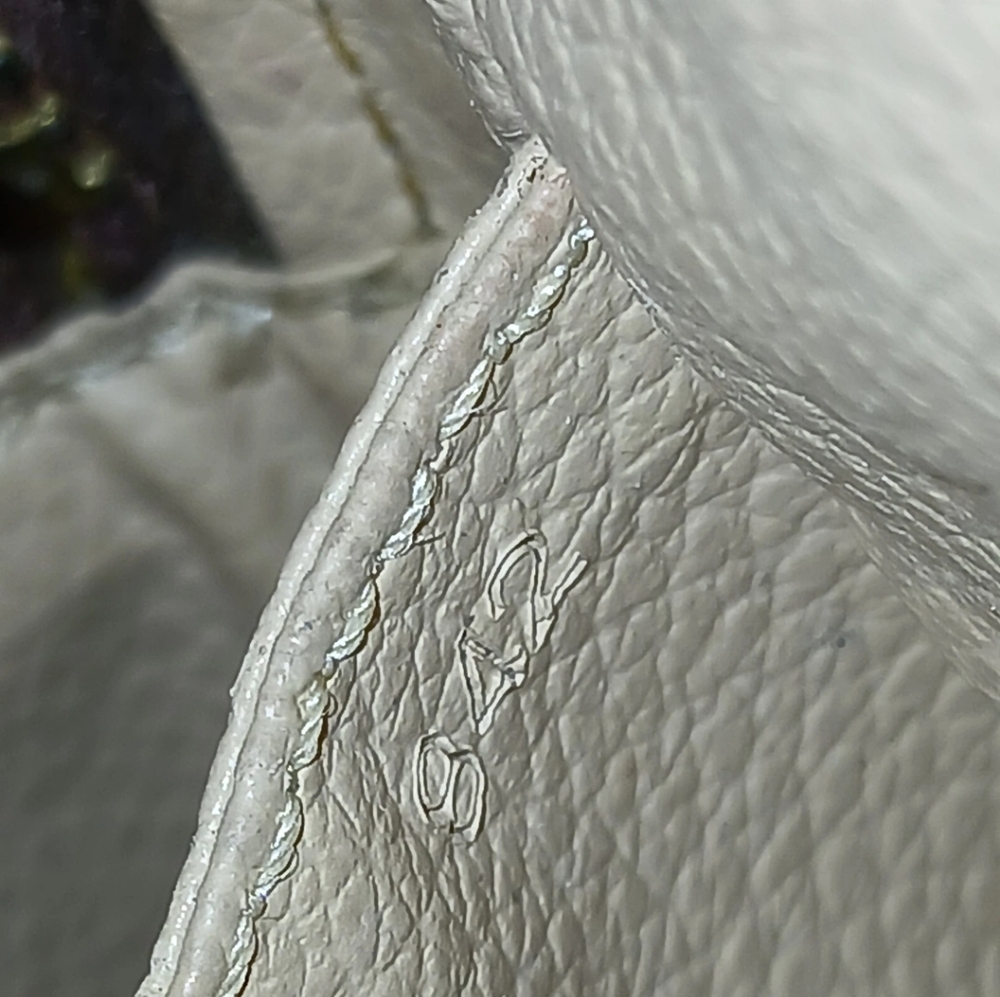 LOUIS VUITTON VINTAGE MAKEUP BAG - Picture 11 of 13